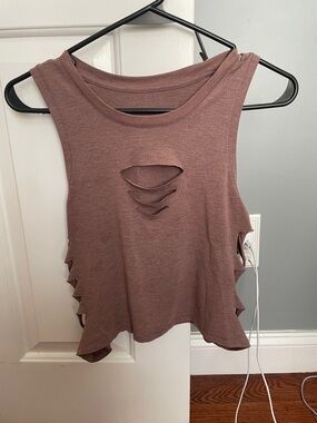 ALO Sleeveless Cutout Crop Tank Top - Dusty Mauve